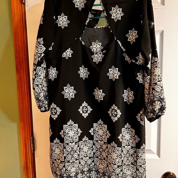 Rue21 Black and White Floral Tunic - Picture 2 of 4